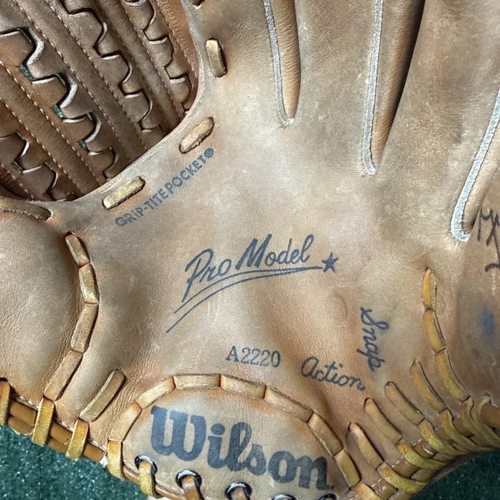 Vintage Wilson Pro Model A2220 Leather Hinged Web Baseball Glove~Fred Lynn Model